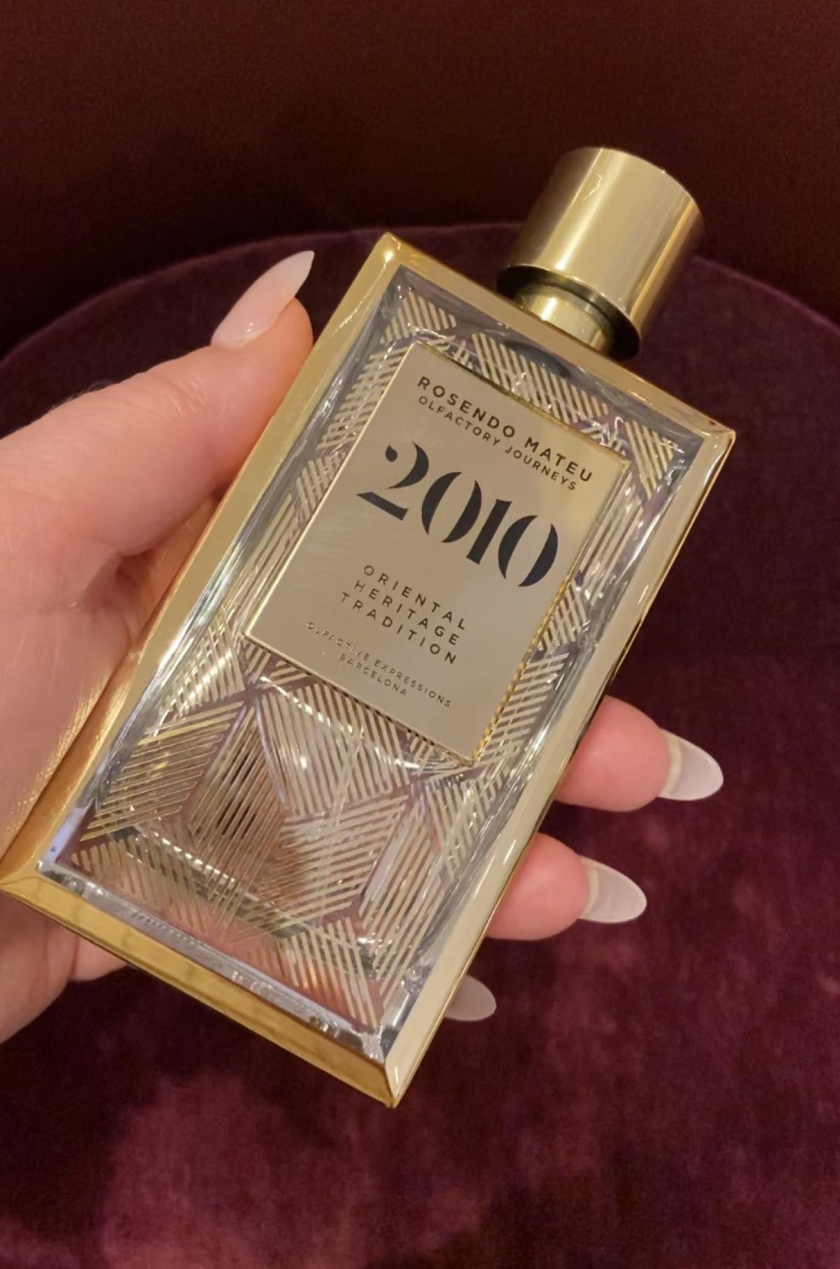 عطر ادکلن بیست‌ده رزن‌دو ماتیو اولفکتیو اکسپریشنز - 2010 Rosendo Mateu Olfactive Expressions - بررسی، قیمت و خرید