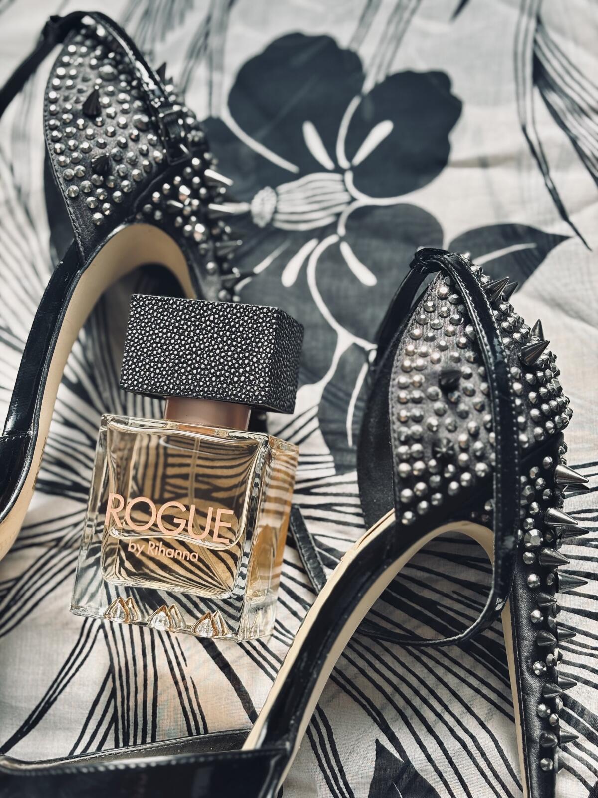 عطر ادکلن روگ ریحانا - Rogue Rihanna - بررسی، قیمت و خرید