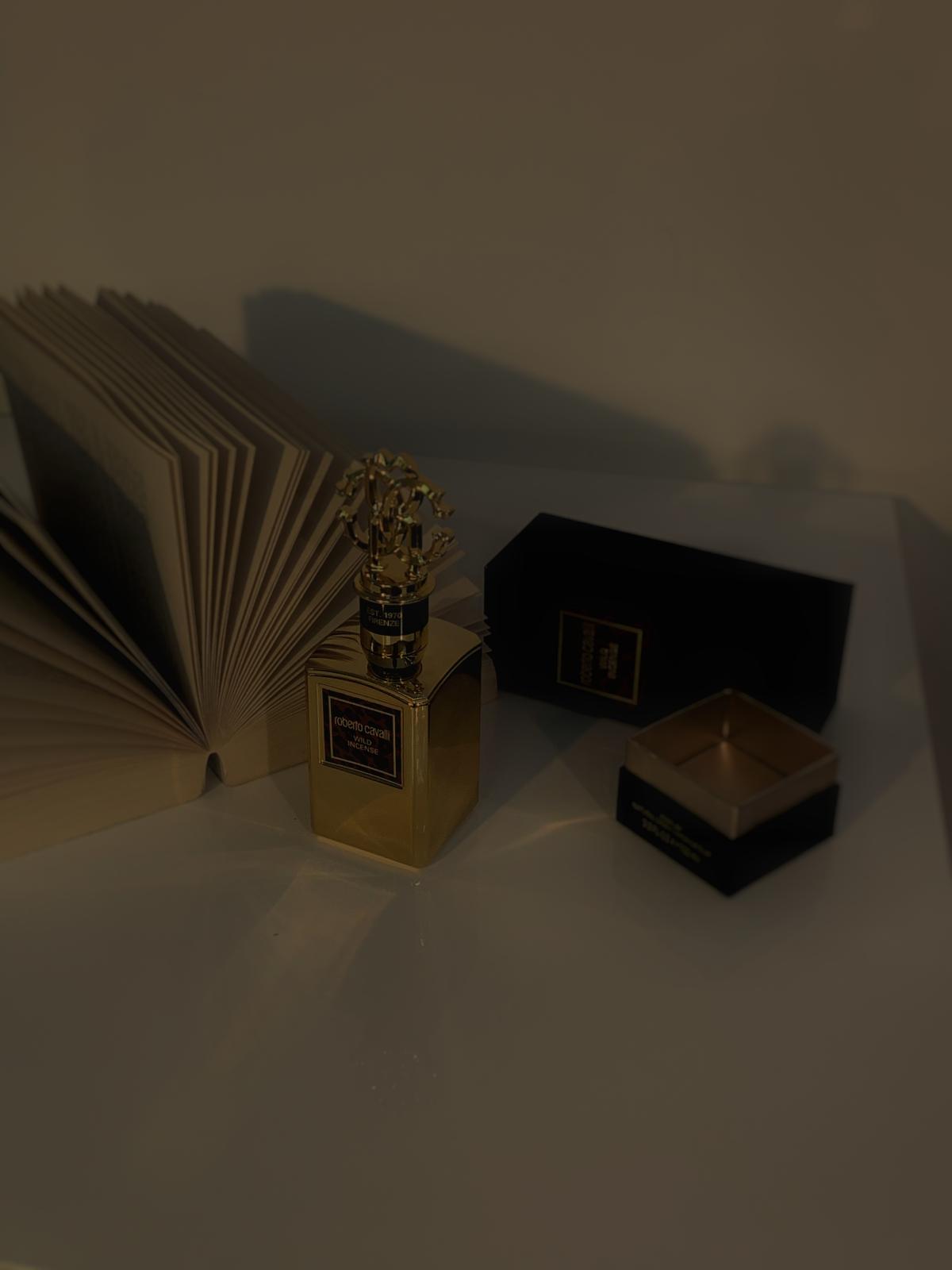 عطر ادکلن وایلد اینسنس روبرتو کاوالی - Wild Incense Roberto Cavalli - بررسی، قیمت و خرید