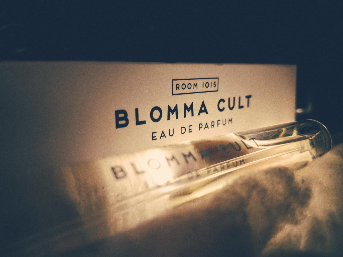 عطر ادکلن بلوم ما کالت روم وان او وان ففتین - Blomma Cult Room 1015 - بررسی، قیمت و خرید