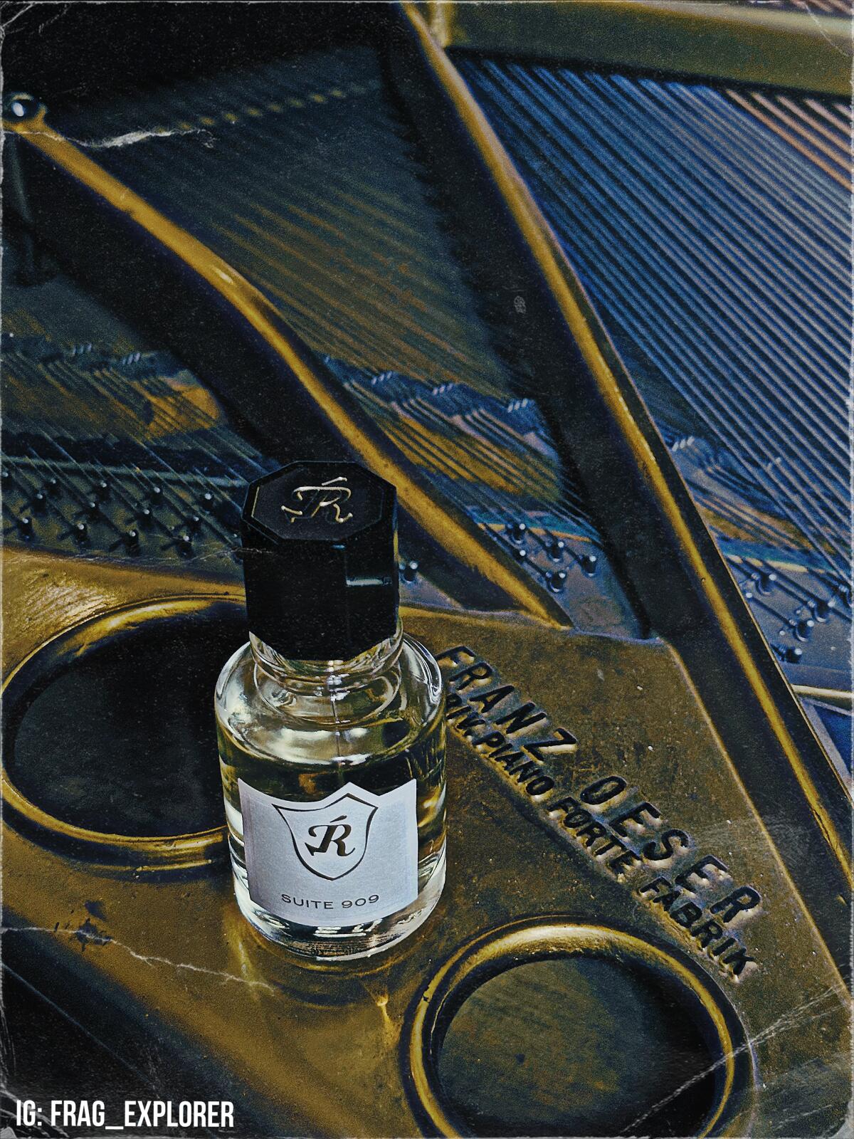 عطر ادکلن سوییت ۹۰۹ رزرو - Suite 909 Reservation - بررسی، قیمت و خرید