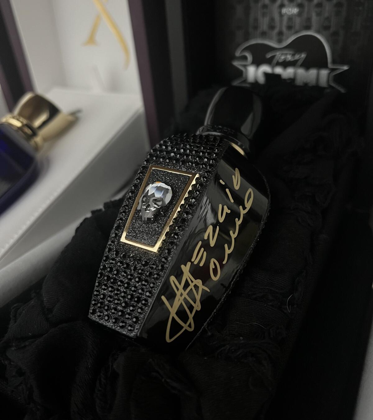 عطر ادکلن دفاید تونی آیومی ساین ادیشن ژرجوف - Deified Tony Iommi Signed Edition Xerjoff - بررسی، قیمت و خرید