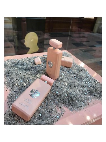 عطر ادکلن راشن وومن لیدرز - Russian Woman Leaders - بررسی، قیمت و خرید