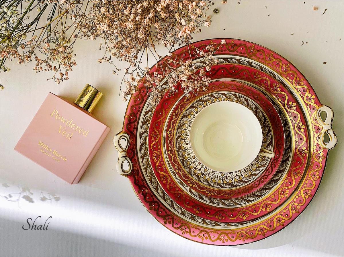 عطر ادکلن پودرد ویل میلر هریس - Powdered Veil Miller Harris - بررسی، قیمت و خرید