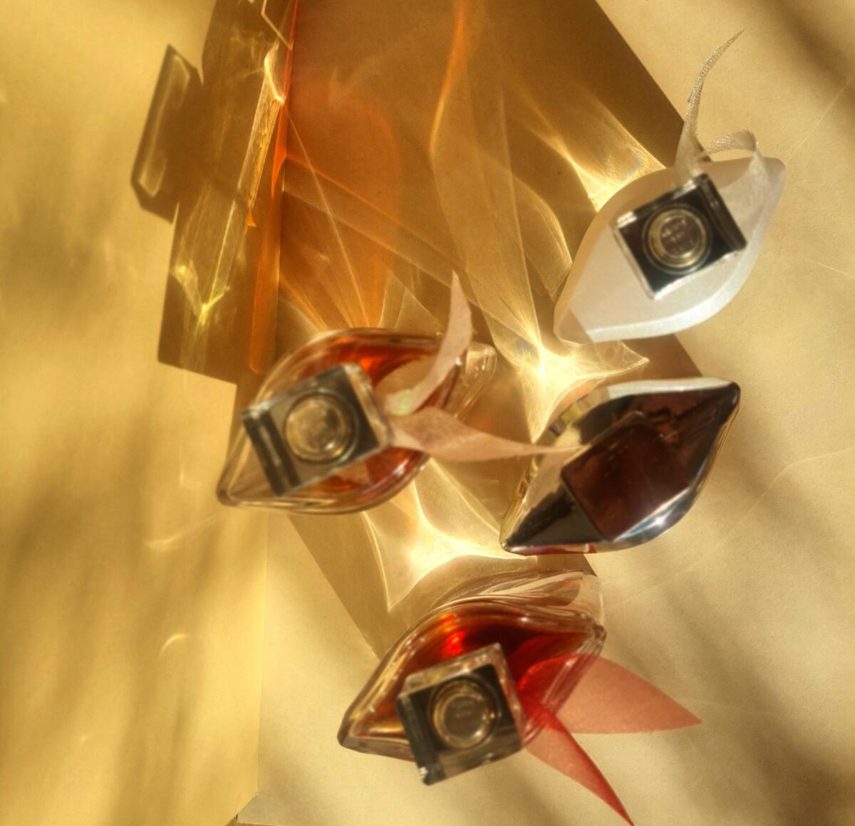 عطر ادکلن لا وی است بل لو دو پارفوم اینتنس لانکوم - La Vie Est Belle L'Eau de Parfum Intense Lancôme - بررسی، قیمت و خرید