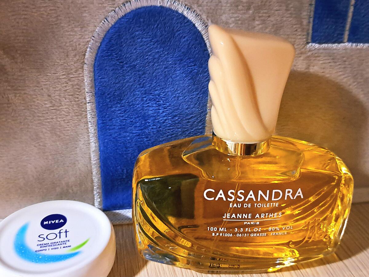 عطر ادکلن کاساندرا ژان آرته‌س - Cassandra Jeanne Arthes - بررسی، قیمت و خرید