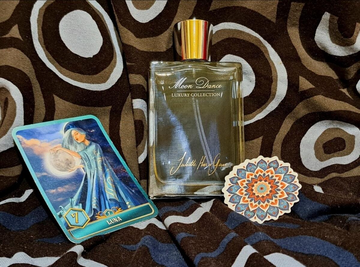 عطر ادکلن مون دنس جولیت هز اِ گان - Moon Dance Juliette Has A Gun - بررسی، قیمت و خرید
