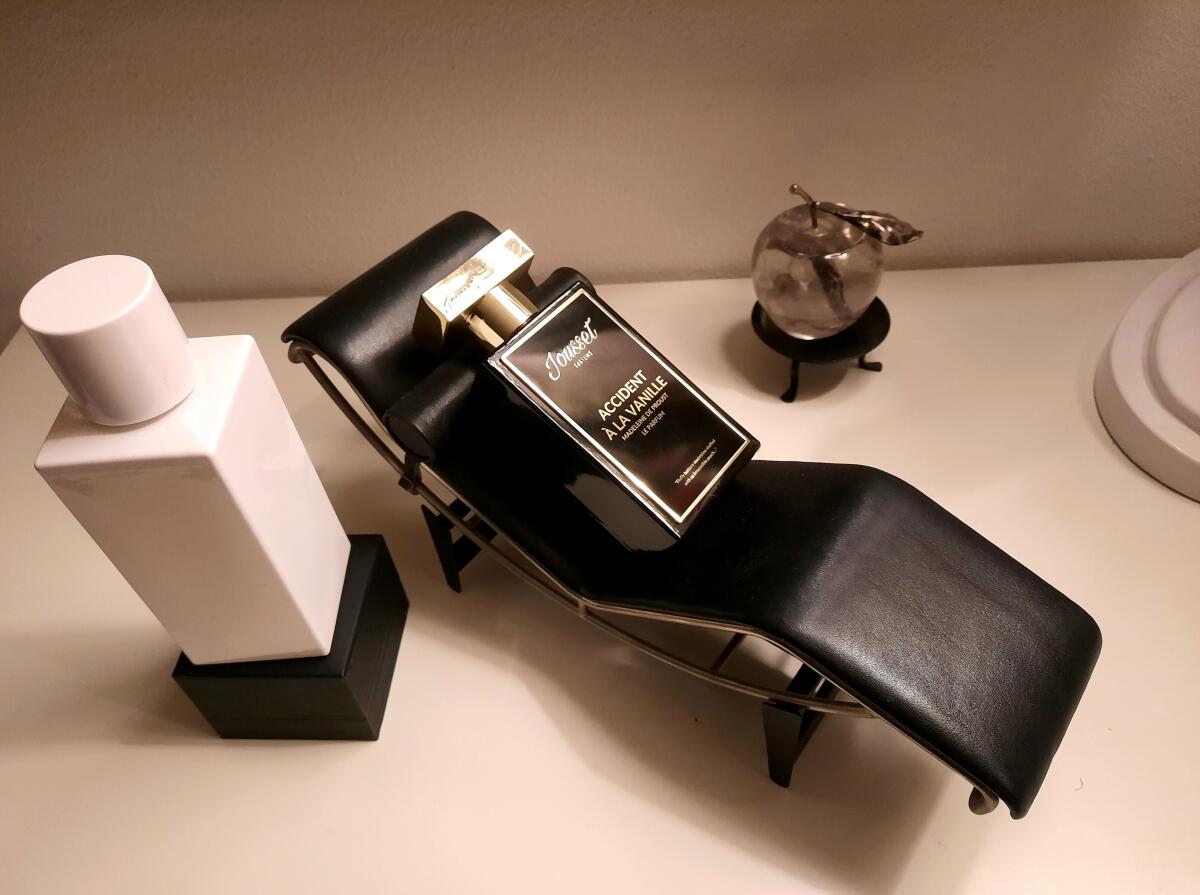 عطر ادکلن اکسیدنت آ لا وانیل - مادلین دو پروست ژوست پرفیوم - Accident À La Vanille - Madeleine de Proust Jousset Parfums - بررسی، قیمت و خرید