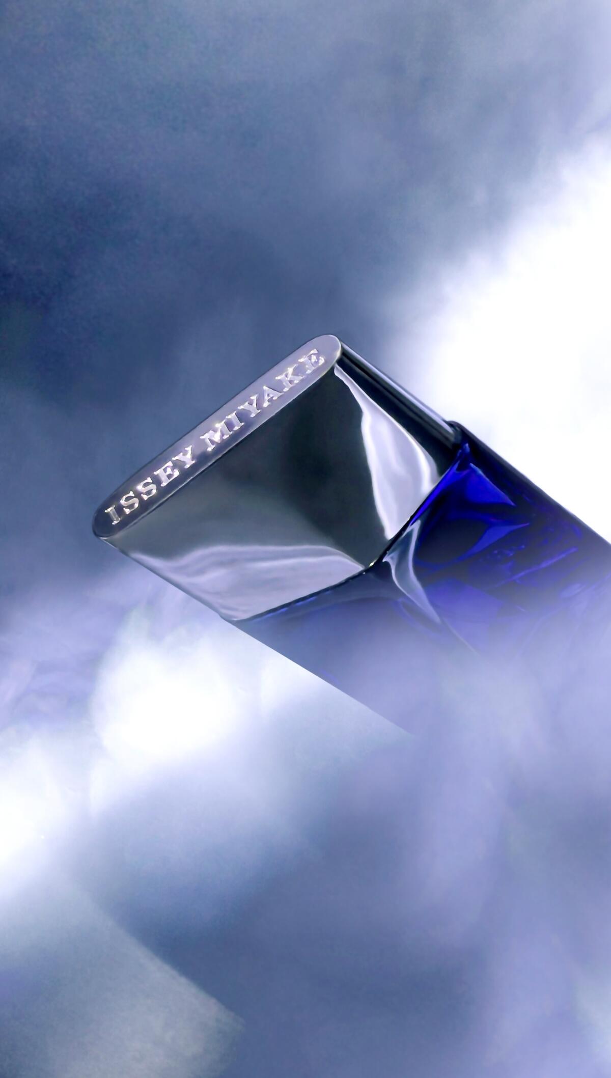 عطر ادکلن لو بلو دی ایسی پور هوم ایسی میاکه - L'Eau Bleue d'Issey Pour Homme Issey Miyake - بررسی، قیمت و خرید