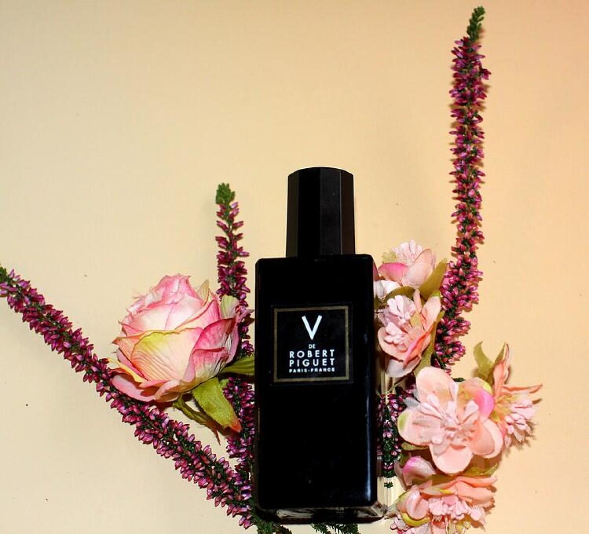 عطر ادکلن ویزا دو هزار و هفت رابرت پیگه - Visa 2007 Robert Piguet - بررسی، قیمت و خرید