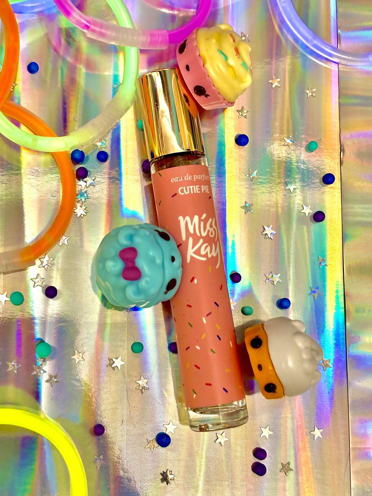 عطر ادکلن کیوتی پای میس کِی - Cutie Pie Miss Kay - بررسی، قیمت و خرید