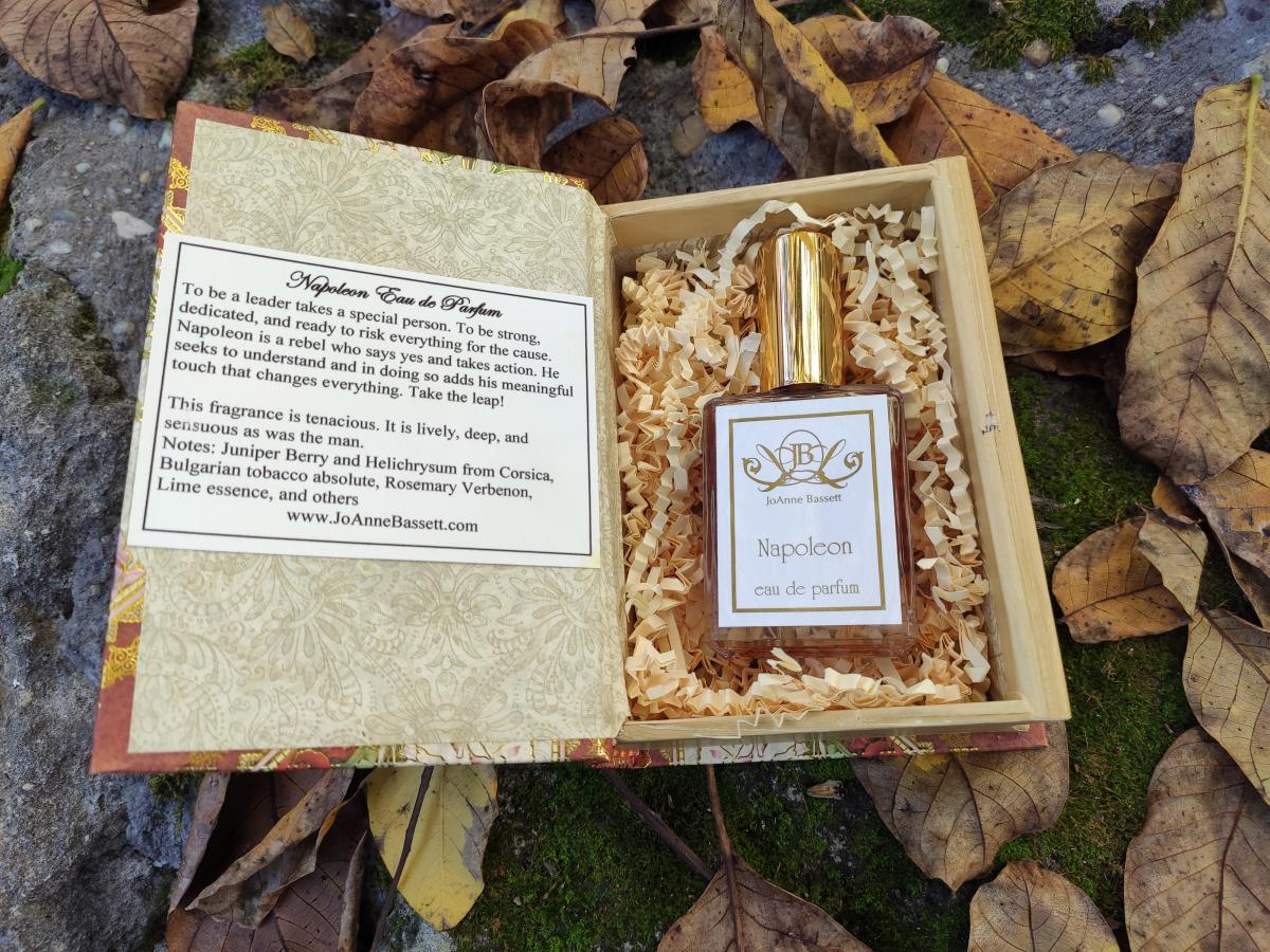 عطر ادکلن جوزفین جوآن باست - Josephine JoAnne Bassett - بررسی، قیمت و خرید