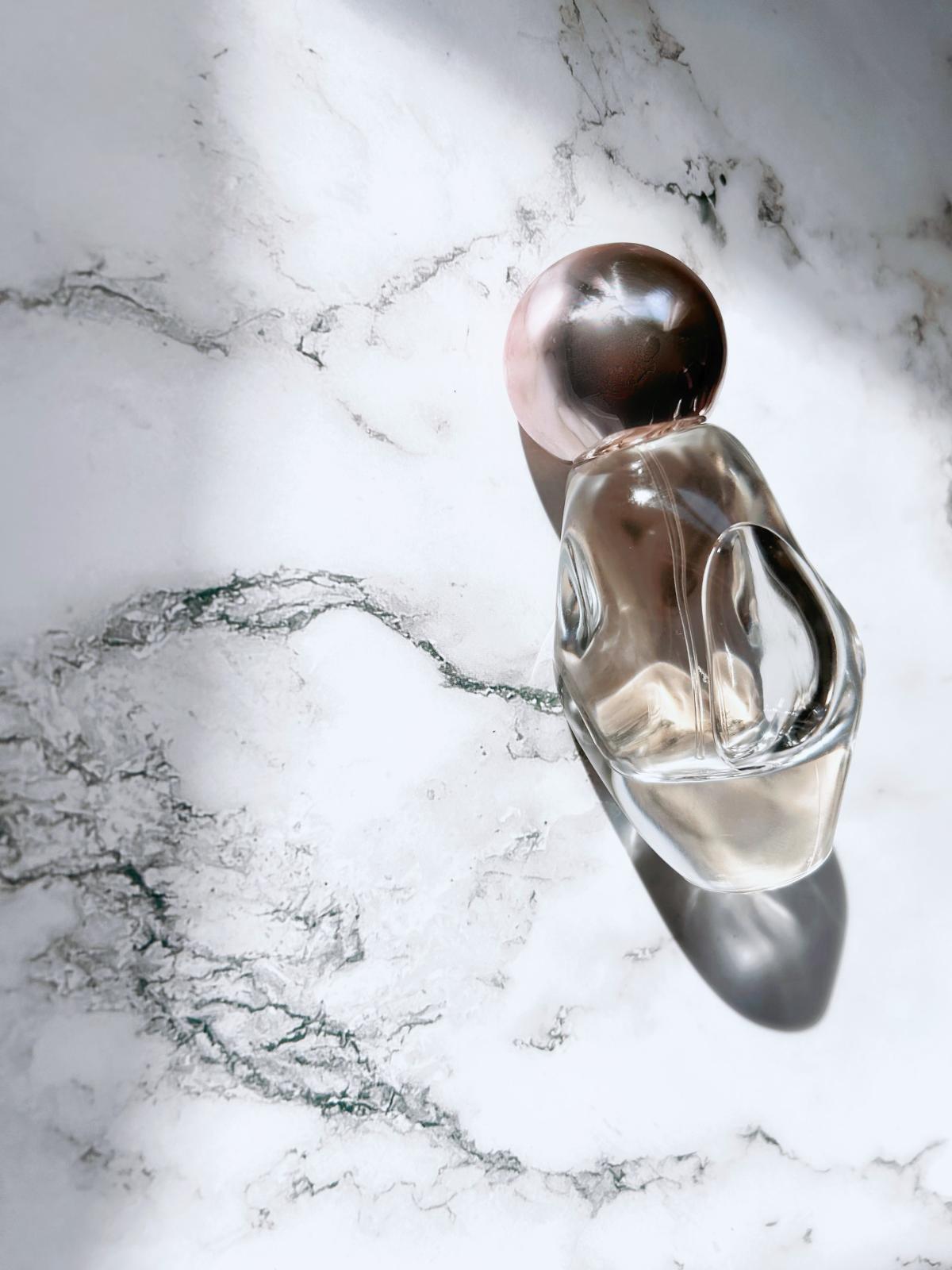 عطر ادکلن کازمیک کایلی جنر کایلی کازمتیکس - Cosmic Kylie Jenner Kylie Cosmetics - بررسی، قیمت و خرید
