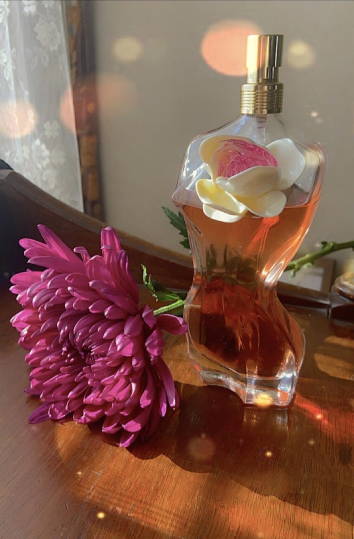 عطر ادکلن لا بل فلاور ادیشن ژان پل گوتیه - La Belle Flower Edition Jean Paul Gaultier - بررسی، قیمت و خرید