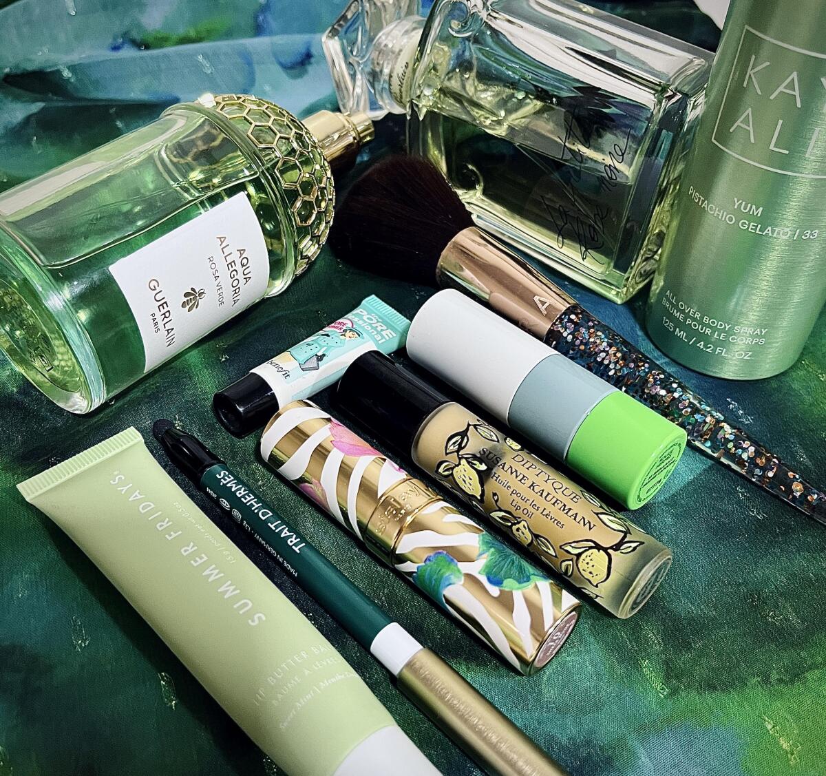 عطر ادکلن کیالی یوم پسته جلاتو بادی اسپری کیالی فرگرنسز - Kayali Yum Pistachio Gelato Body Spray Kayali Fragrances - بررسی، قیمت و خرید