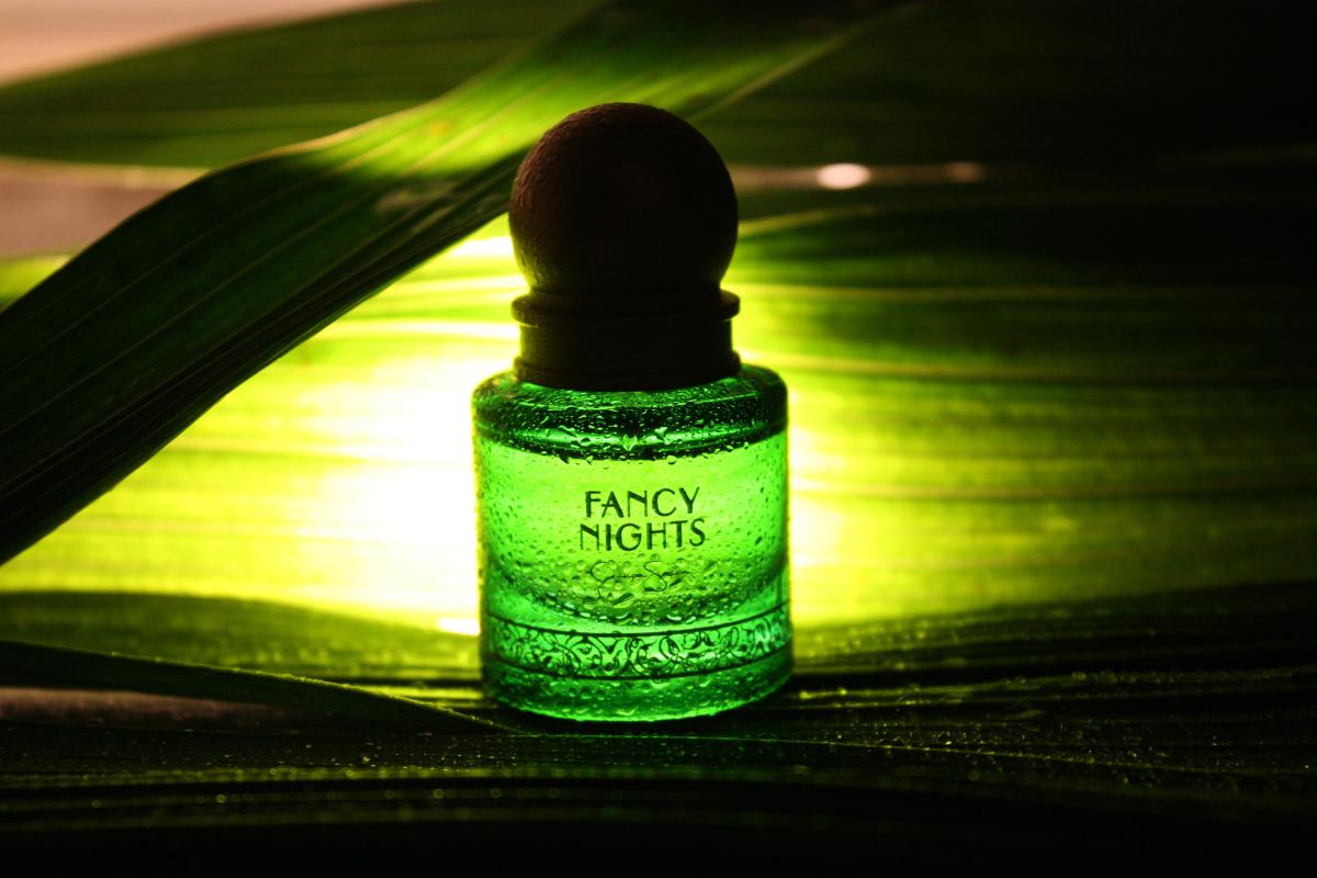 عطر ادکلن فَنسی نایتس جسیکا سیمپسون - Fancy Nights Jessica Simpson - بررسی، قیمت و خرید