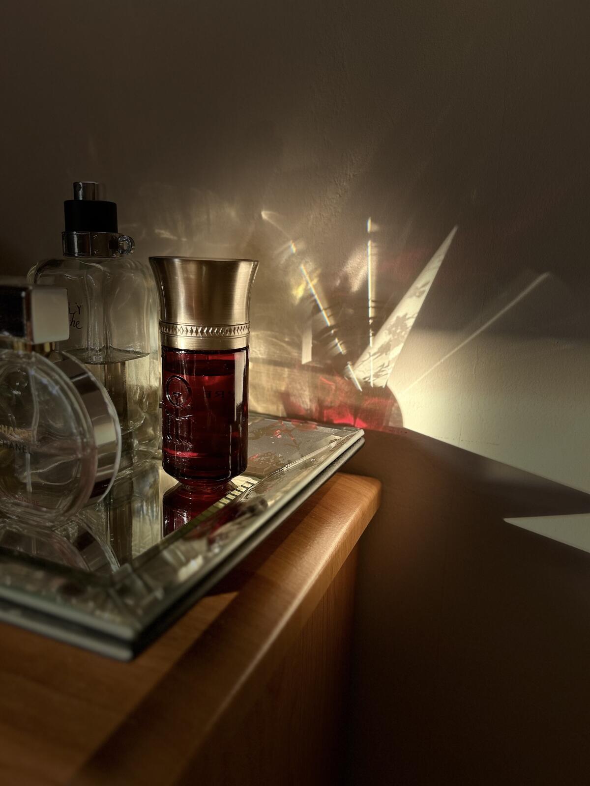 عطر ادکلن لیل پوغپغ لز لیکوید ایمجینر - L’Ile Pourpre Les Liquides Imaginaires - بررسی، قیمت و خرید