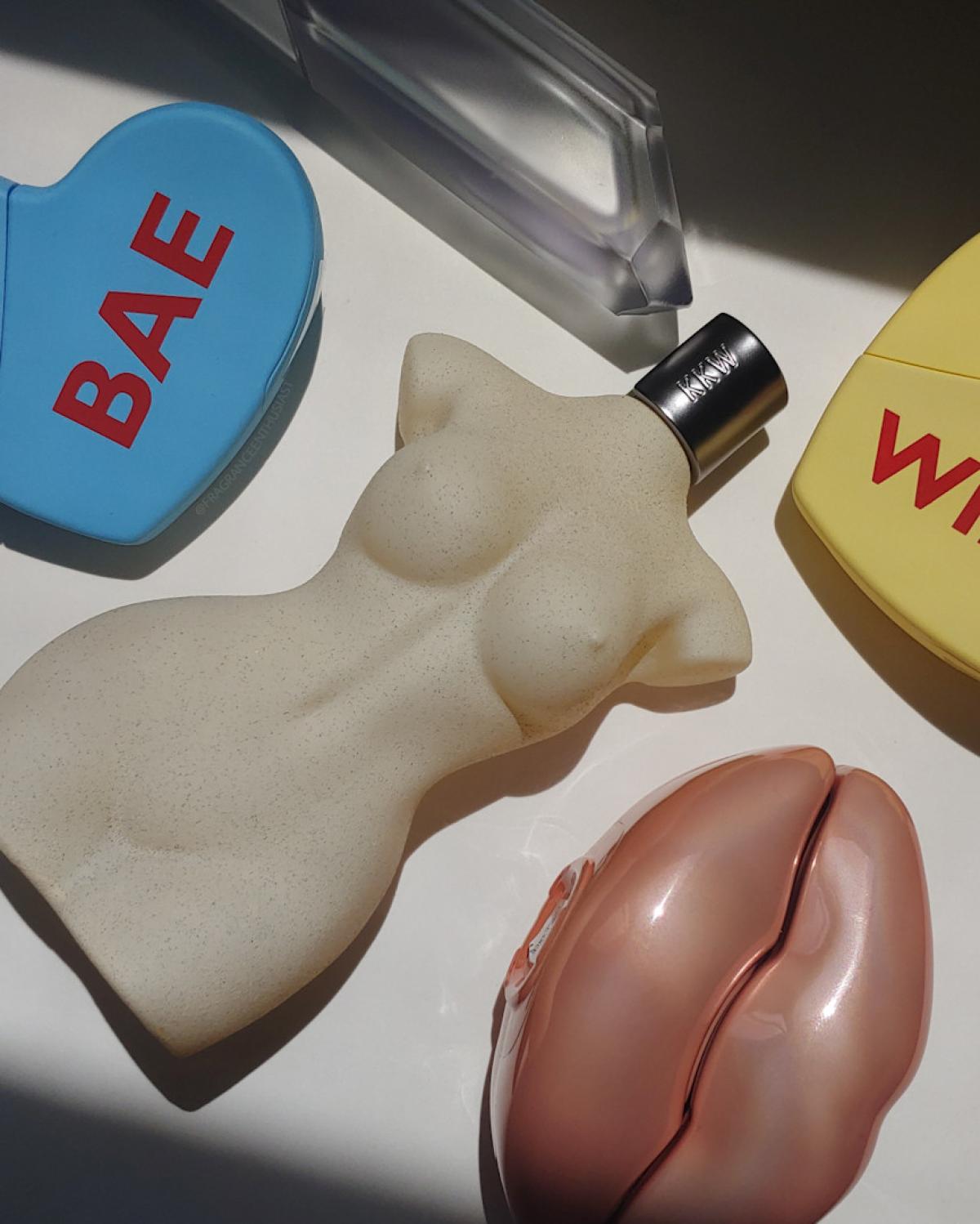 عطر ادکلن بِی کی‌کی‌دبلیو فریگرنس - BAE KKW Fragrance - بررسی، قیمت و خرید