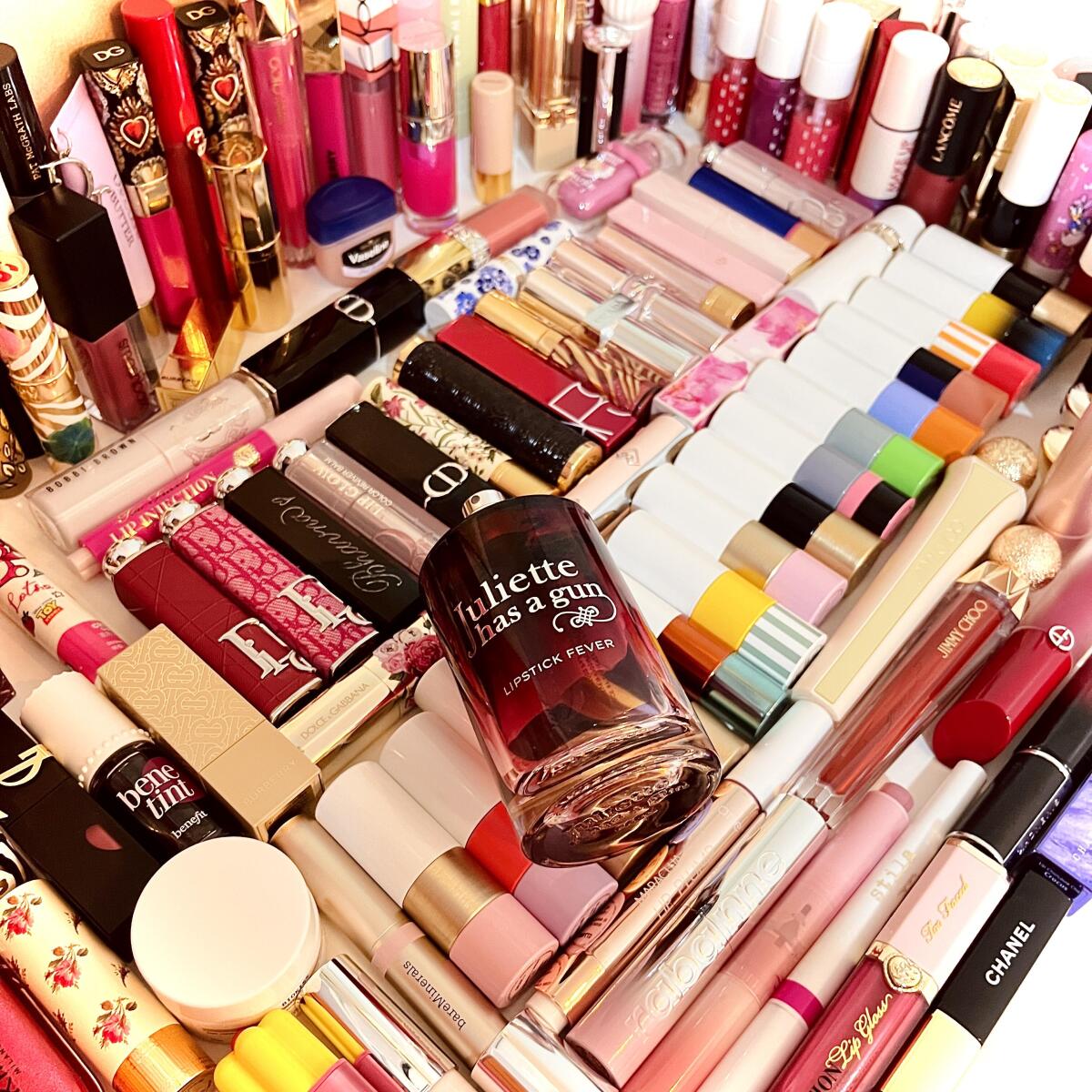 عطر ادکلن لیپ‌استیک فیور جولیت هاز ا گان - Lipstick Fever Juliette Has A Gun - بررسی، قیمت و خرید