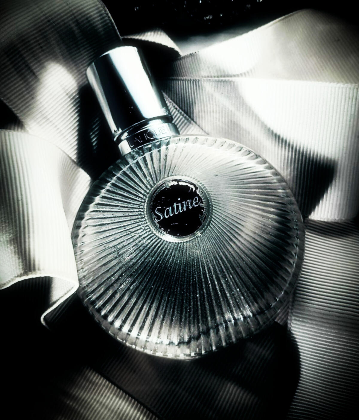 عطر ادکلن سَتین لالیک - Satine Lalique - بررسی، قیمت و خرید