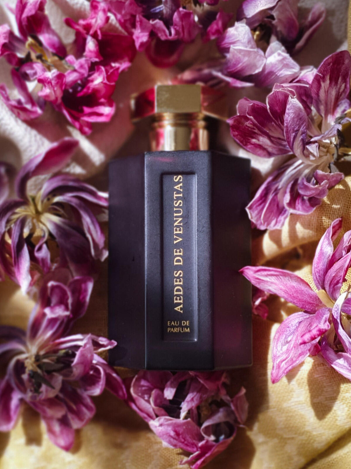 عطر ادکلن آیدیس د ونوستاس لارتیزان پرفیومر - Aedes de Venustas L'Artisan Parfumeur - بررسی، قیمت و خرید