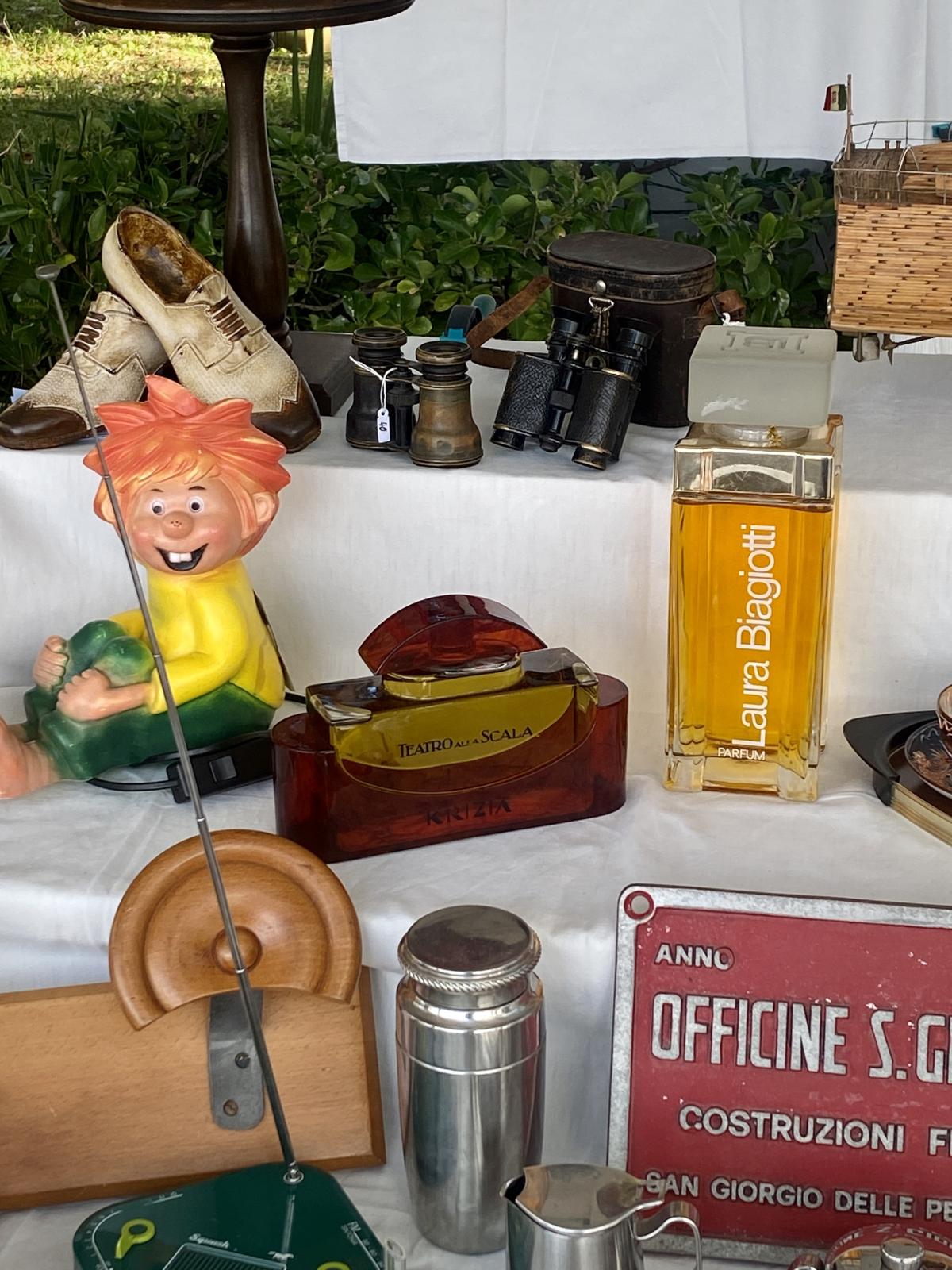 عطر ادکلن لورا بیجیوتر لورا بیاجوتی - Laura Biagiotti Laura Biagiotti - بررسی، قیمت و خرید