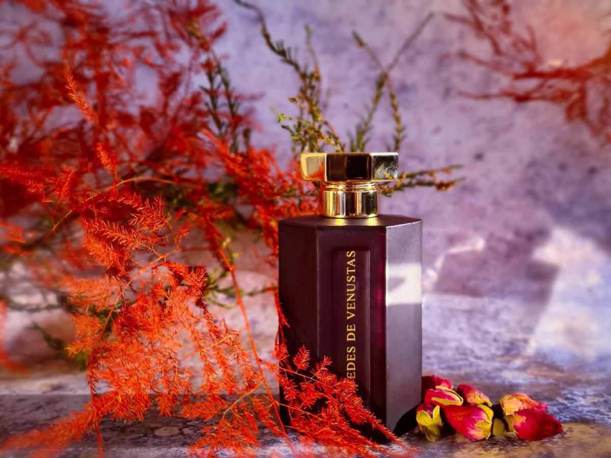 عطر ادکلن آیدیس د ونوستاس لارتیزان پرفیومر - Aedes de Venustas L'Artisan Parfumeur - بررسی، قیمت و خرید