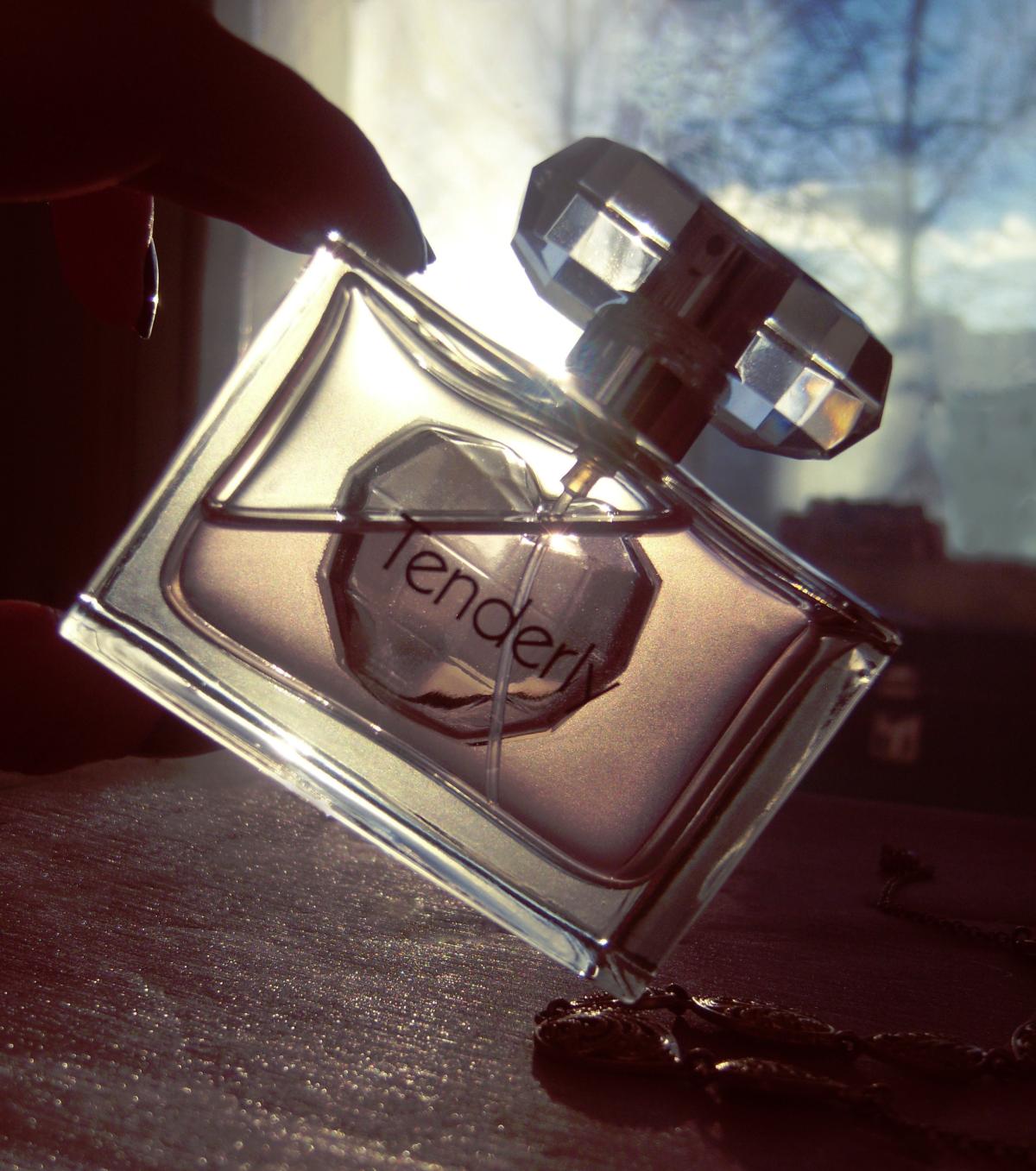 عطر ادکلن تِندِرلی اوریف‌لیم - Tenderly Oriflame - بررسی، قیمت و خرید