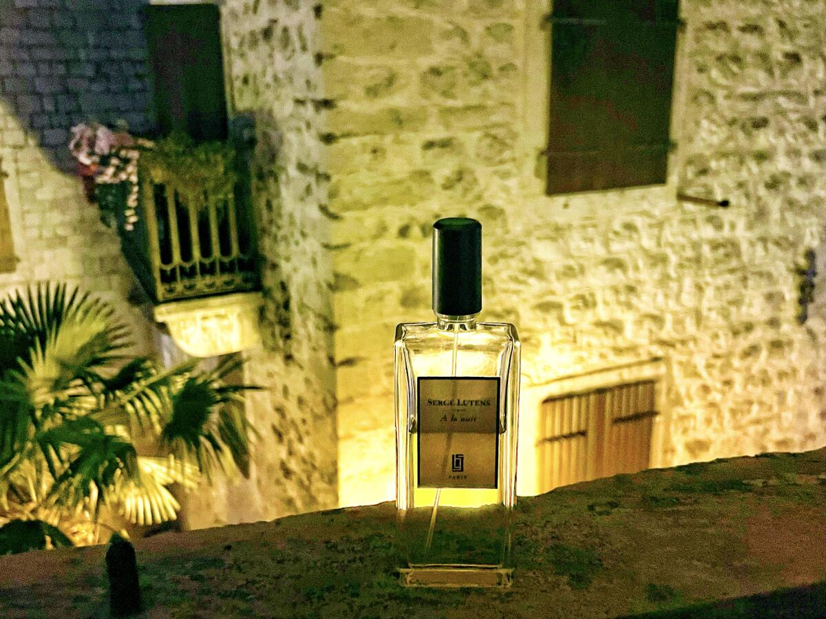 عطر ادکلن آ لَ نویی سرژ لوتنس - A La Nuit Serge Lutens - بررسی، قیمت و خرید