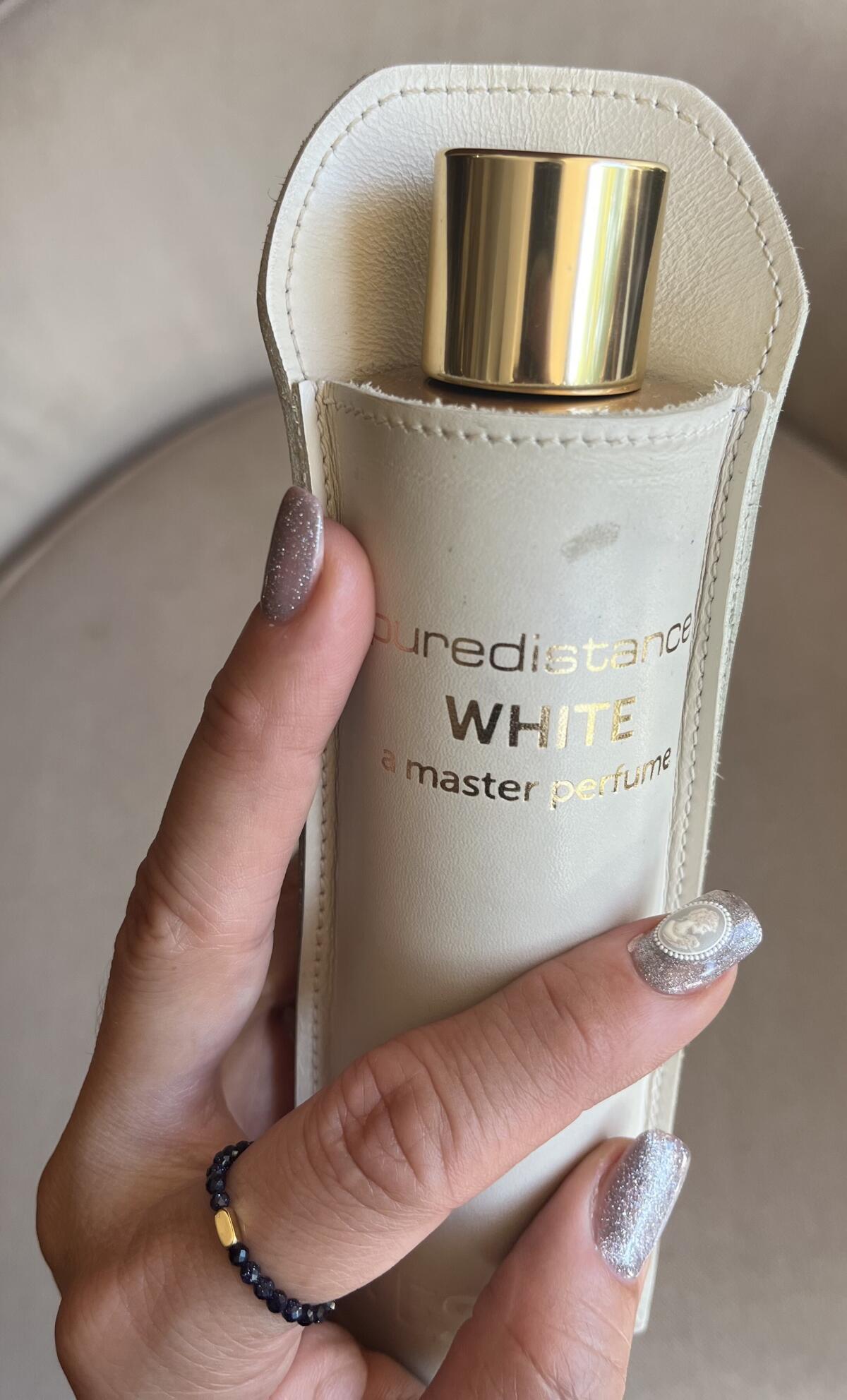 عطر ادکلن وایت نامبر زیرو سیکس پیوردیستنس - White No. 06 Puredistance - بررسی، قیمت و خرید