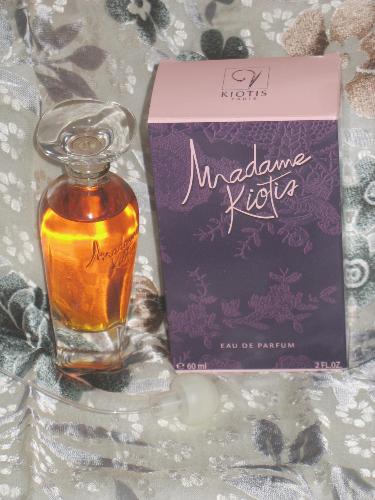 عطر ادکلن مدم کیوتیس کایوتیس - Madame Kiotis Kiotis - بررسی، قیمت و خرید