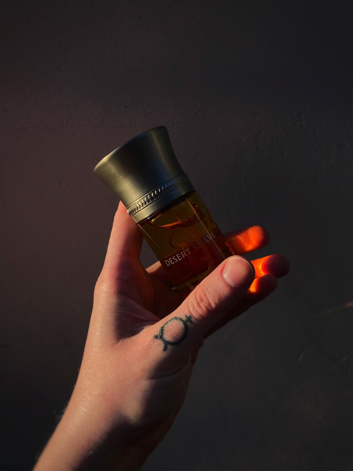 عطر ادکلن دزرت سواو لِز لیکوئید ایمجینِر - Desert Suave Les Liquides Imaginaires - بررسی، قیمت و خرید