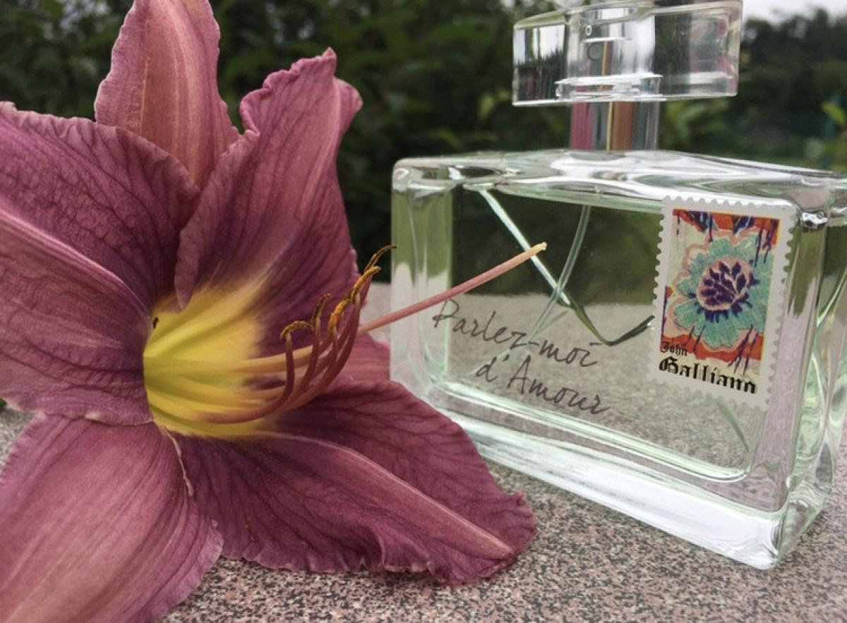 عطر ادکلن پغله موا دَموع او فرش جان گالیانو - Parlez-Moi d’Amour Eau Fraiche John Galliano - بررسی، قیمت و خرید