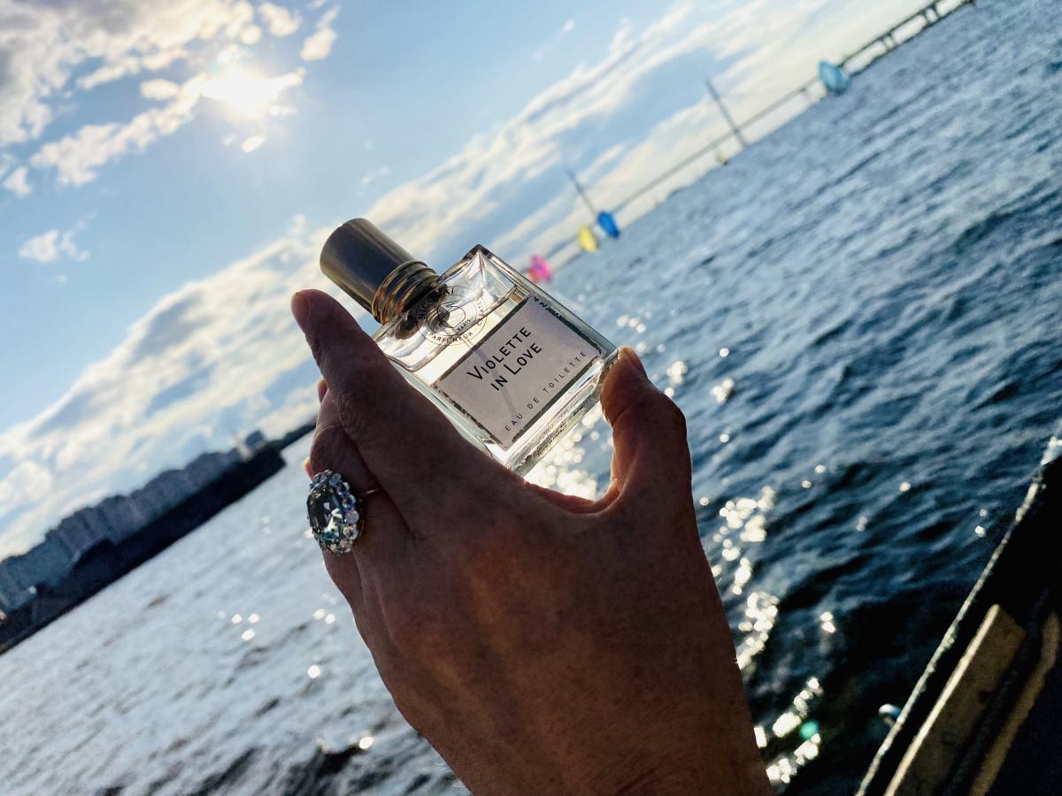 عطر ادکلن ویولت این لاو نیکولای پارفومر کرییتور - Violette in Love Nicolai Parfumeur Createur - بررسی، قیمت و خرید