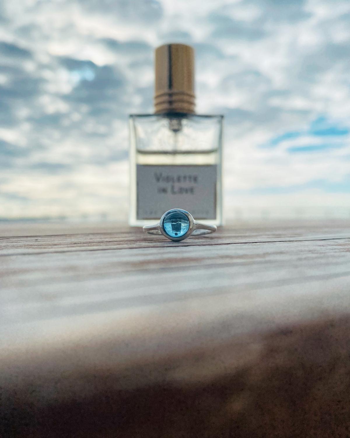 عطر ادکلن ویولت این لاو نیکولای پارفومر کرییتور - Violette in Love Nicolai Parfumeur Createur - بررسی، قیمت و خرید