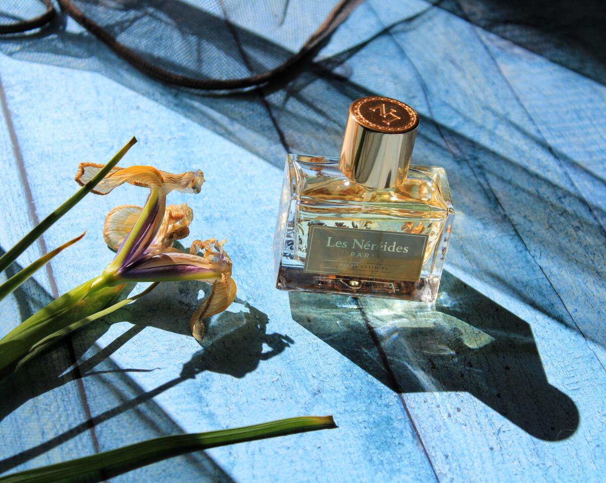 عطر ادکلن پادلوغ له نریدا - Pas De Velours Les Nereides - بررسی، قیمت و خرید