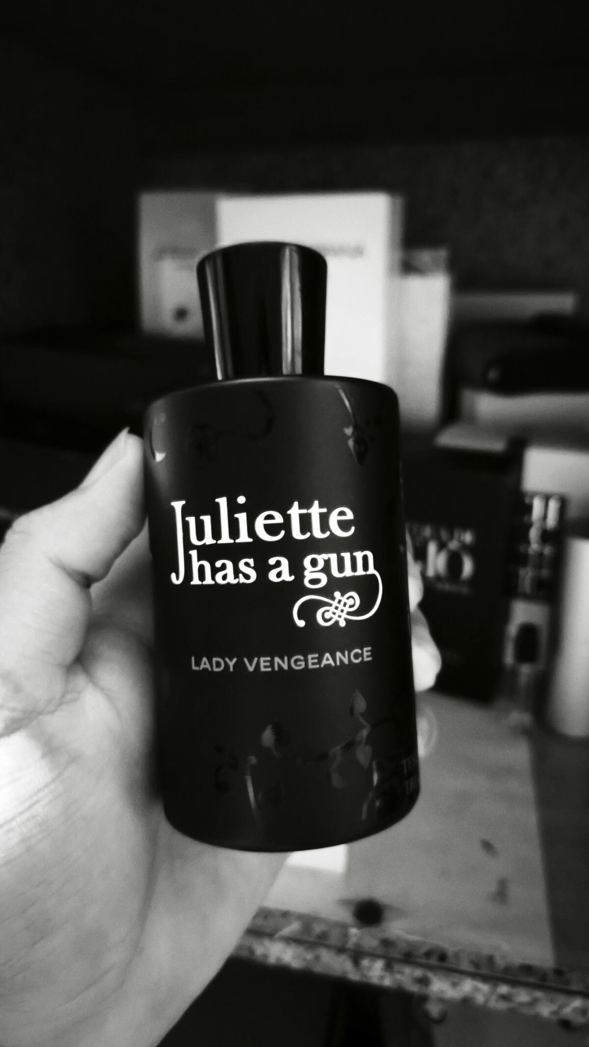 عطر ادکلن لیدی ونجنس ژولیت هز ا گان - Lady Vengeance Juliette Has A Gun - بررسی، قیمت و خرید