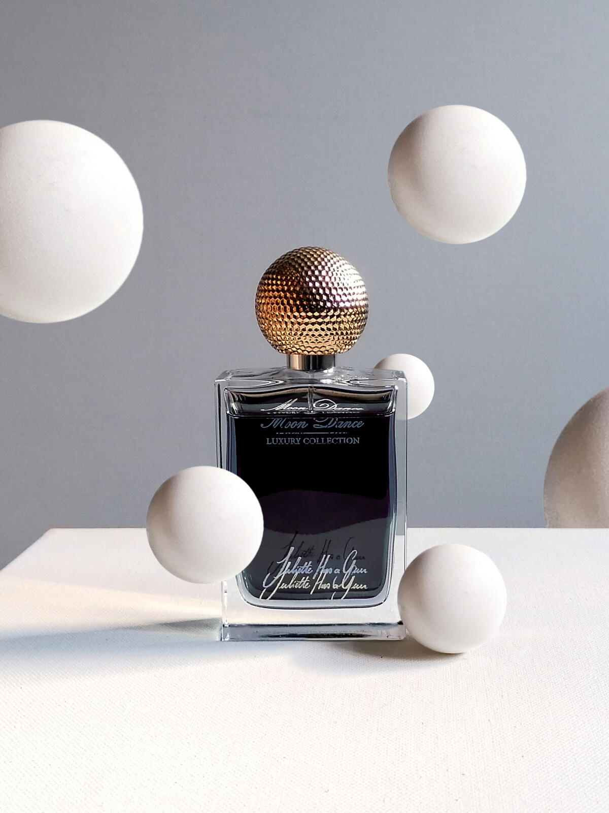 عطر ادکلن مون دنس جولیت هز اِ گان - Moon Dance Juliette Has A Gun - بررسی، قیمت و خرید