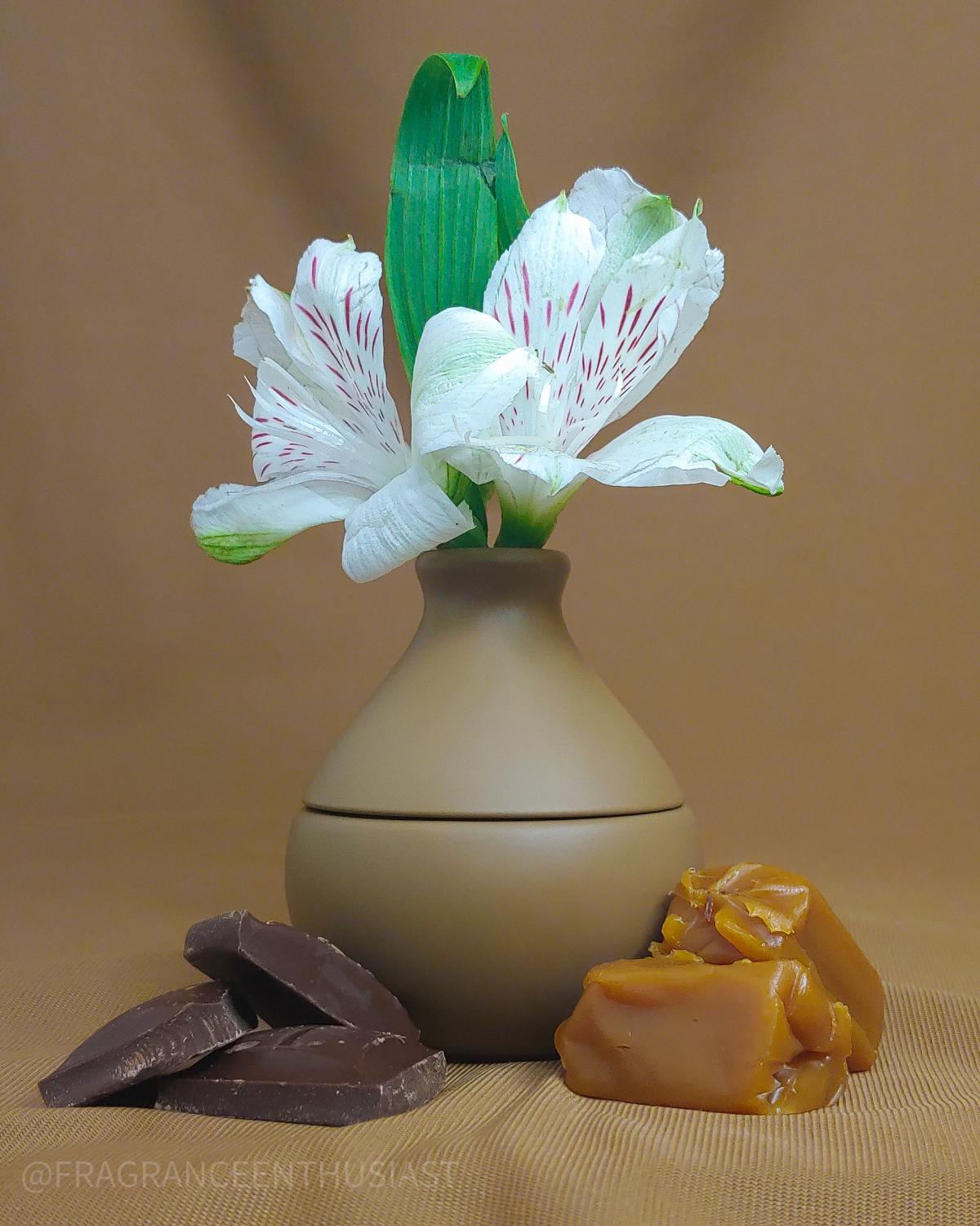 عطر ادکلن کارامل ارکید کی کی دبلیو فروگرنس - Caramel Orchid KKW Fragrance - بررسی، قیمت و خرید