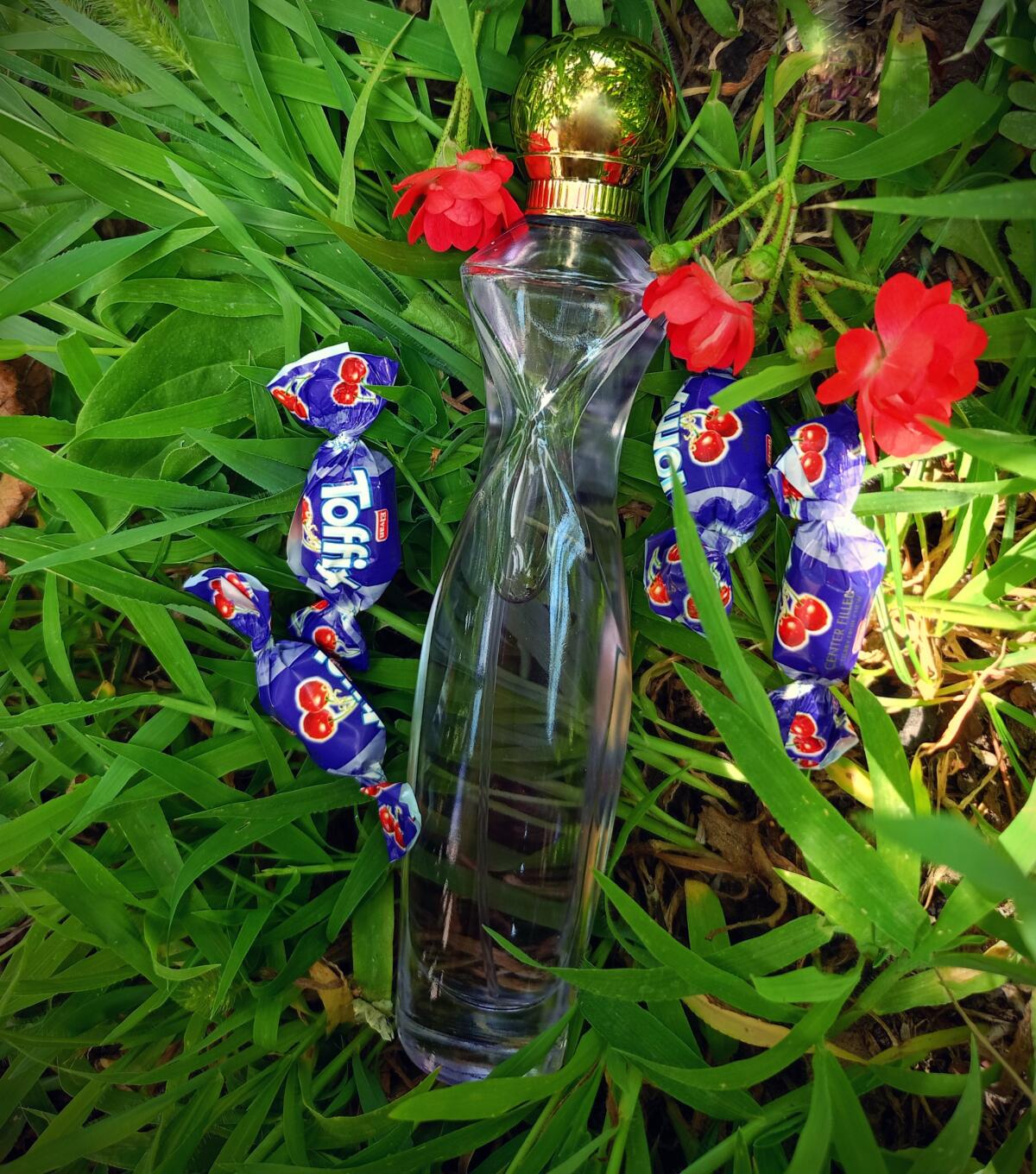 عطر ادکلن دیوان رویال اوریفلیم - Divine Royal Oriflame - بررسی، قیمت و خرید