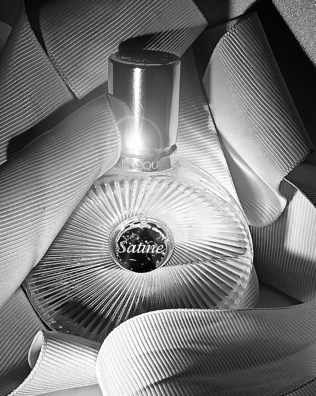 عطر ادکلن سَتین لالیک - Satine Lalique - بررسی، قیمت و خرید