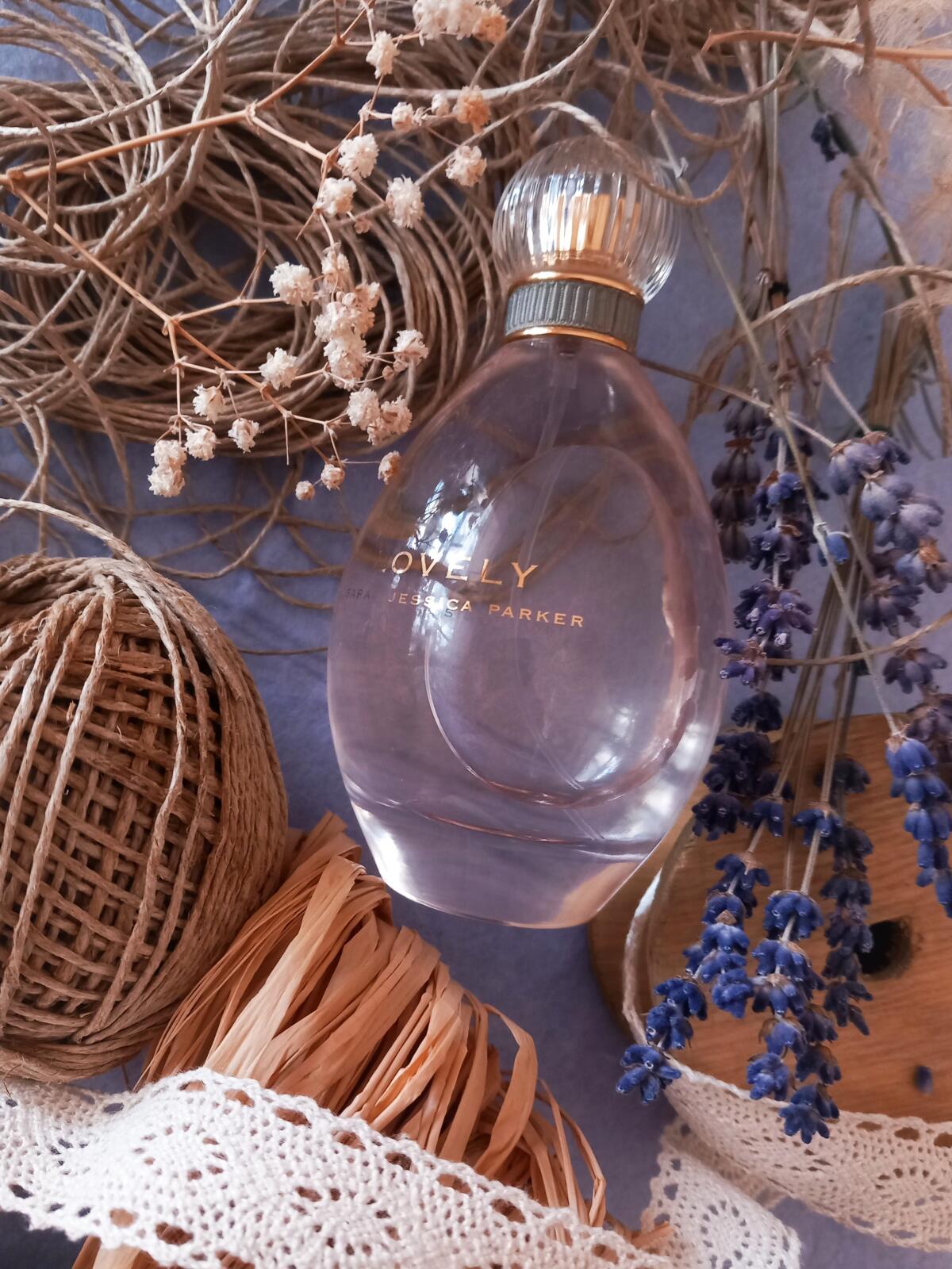 عطر ادکلن لاولی سارا جسیکا پارکر - Lovely Sarah Jessica Parker - بررسی، قیمت و خرید