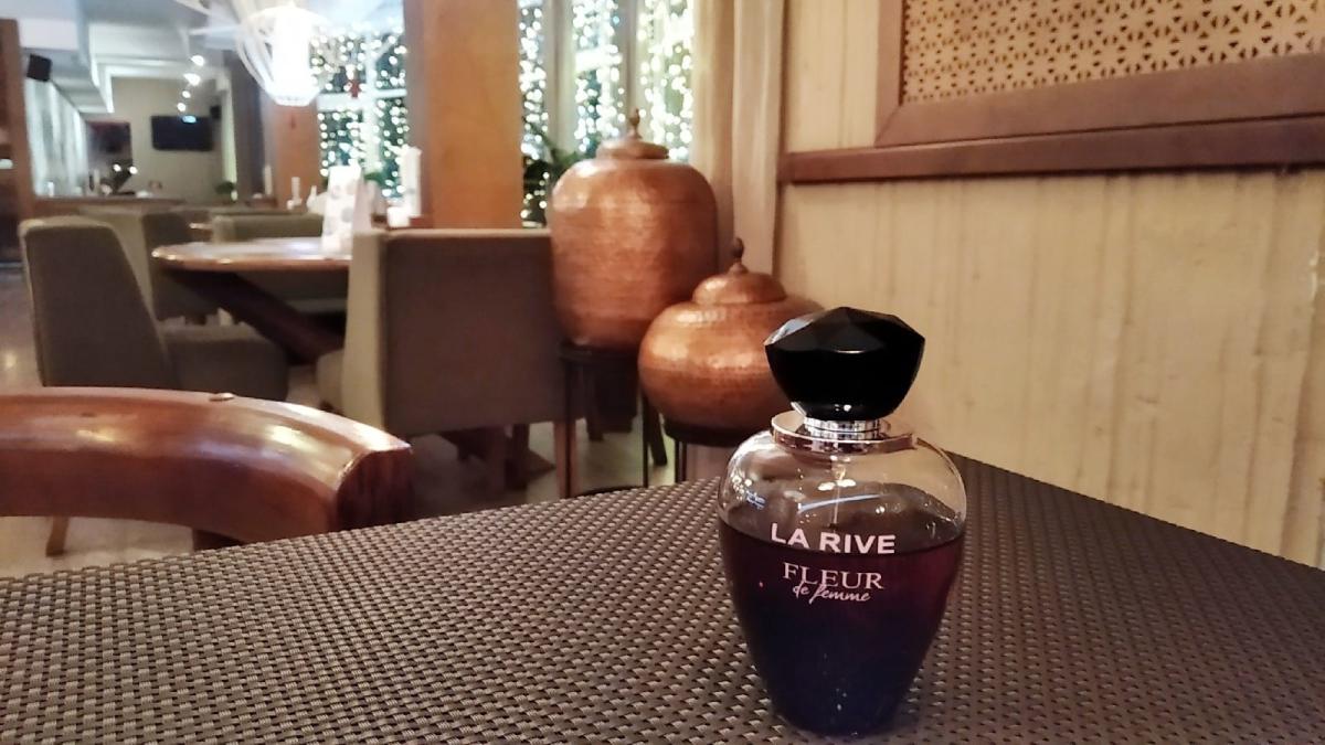 عطر ادکلن فلور د فم لاریو - Fleur de Femme La Rive - بررسی، قیمت و خرید