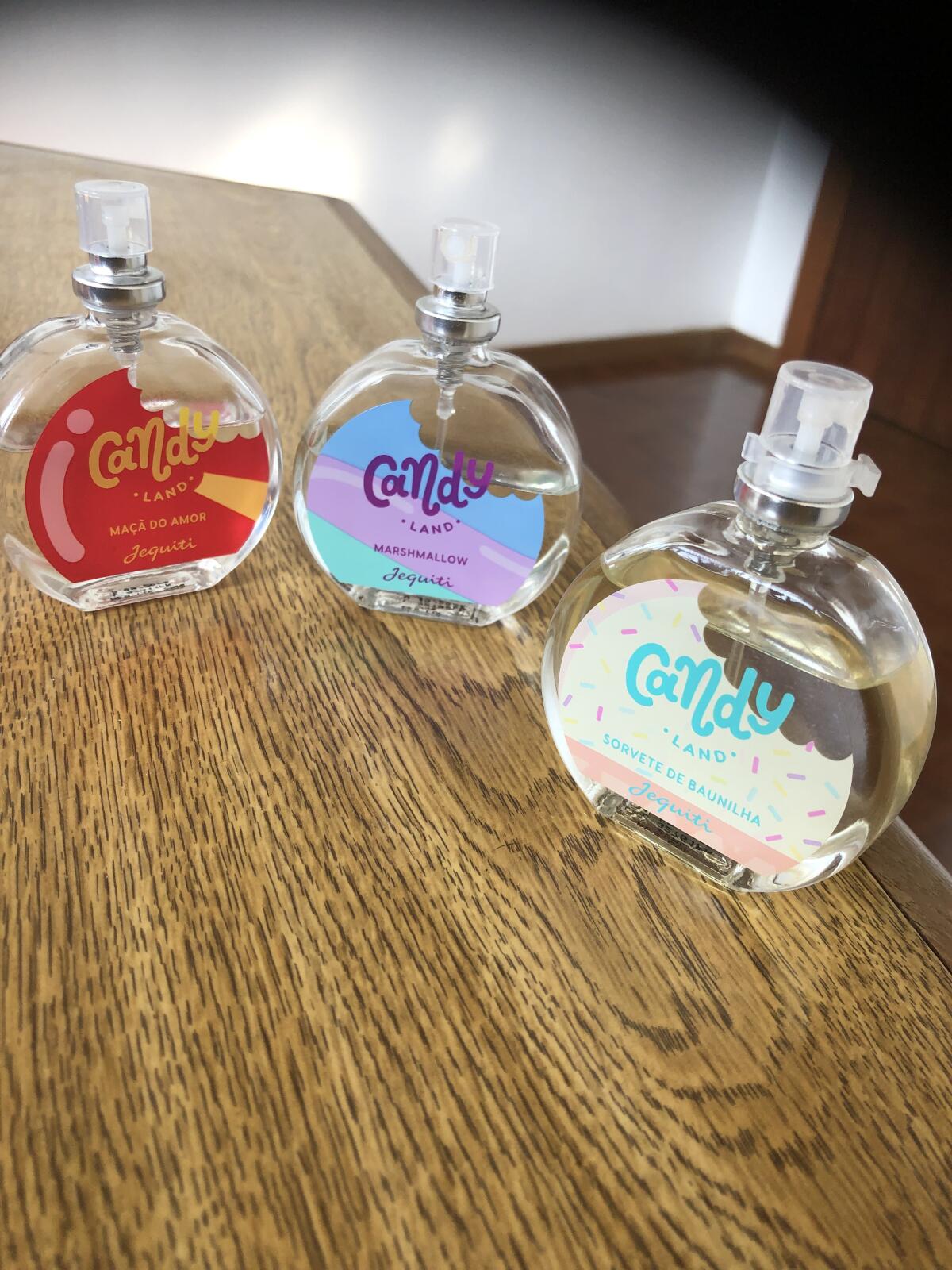 عطر ادکلن کندی لند ماچا دو آمور ژکیتی - Candy Land Maçã do Amor Jequiti - بررسی، قیمت و خرید