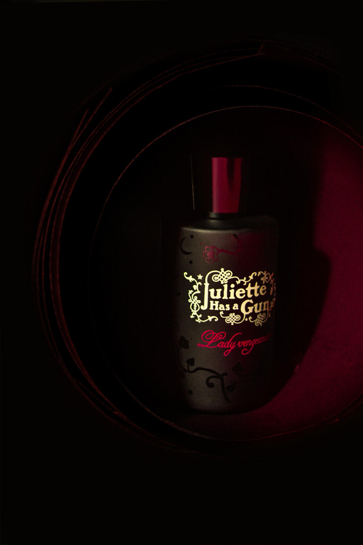 عطر ادکلن لیدی ونجنس ژولیت هز ا گان - Lady Vengeance Juliette Has A Gun - بررسی، قیمت و خرید