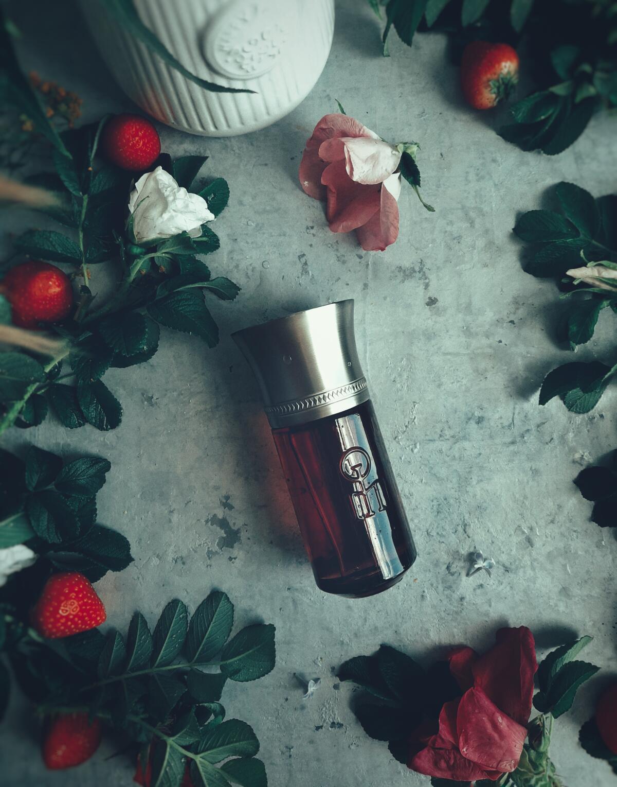 عطر ادکلن دام رُزا لس لیکوئیدز ایمجینرز - Dom Rosa Les Liquides Imaginaires - بررسی، قیمت و خرید