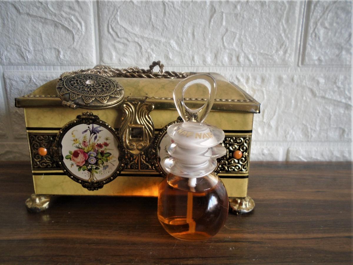 عطر ادکلن اون توش د ناف ناف نف نف - Une Touche de Naf Naf NafNaf - بررسی، قیمت و خرید