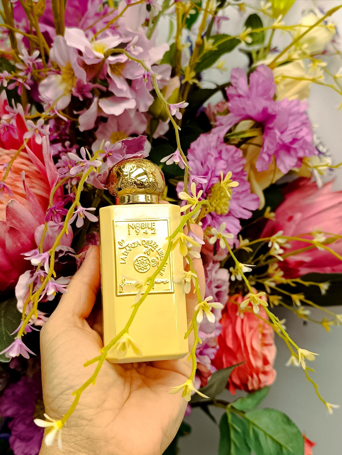 عطر ادکلن لادانزا دل لیبلولی نوبیل ۱۹۴۲ - La Danza delle Libellule Nobile 1942 - بررسی، قیمت و خرید