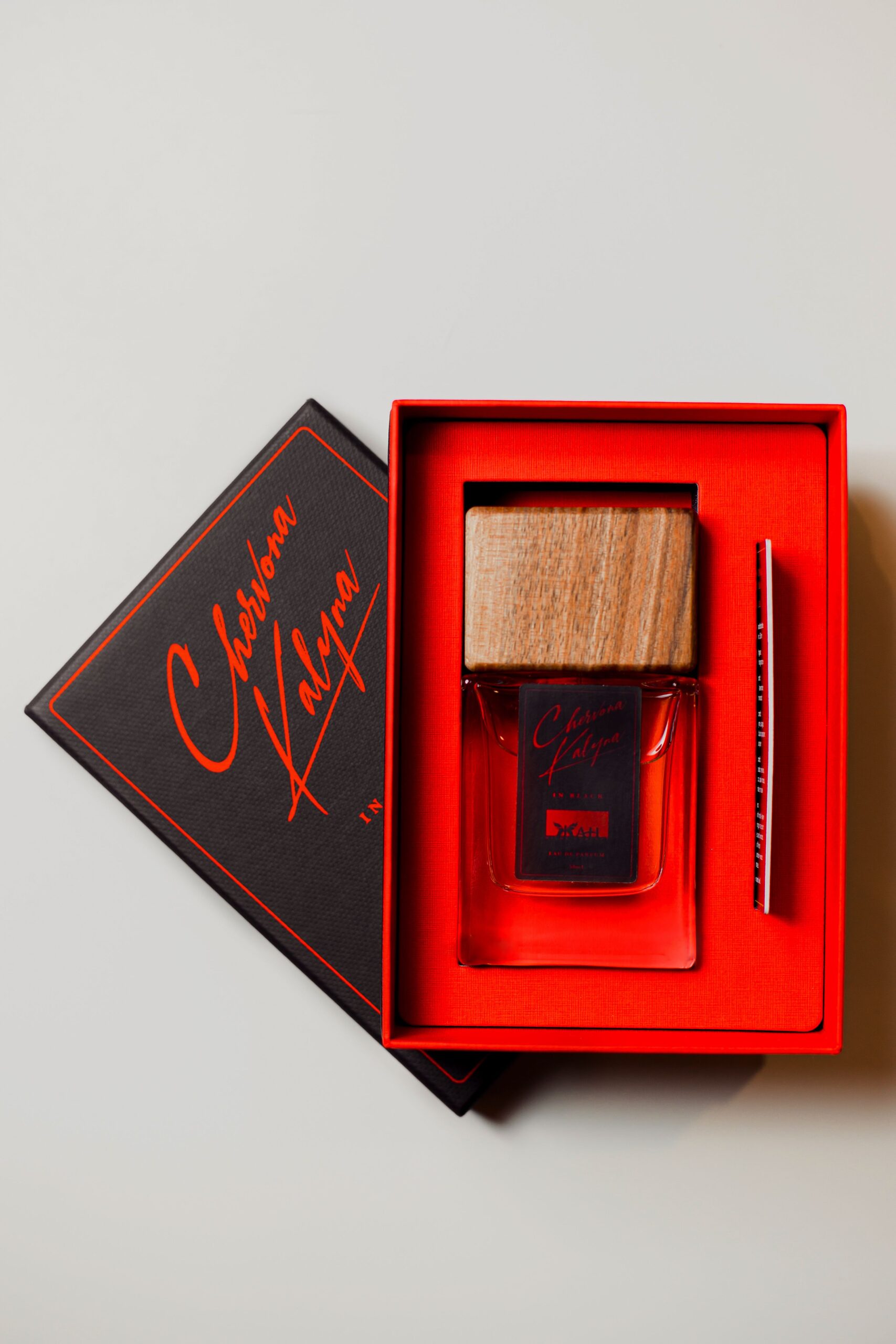 عطر ادکلن چروونا کالینا این بلک جان نیچ کانسپت - Chervona Kalyna in Black Jan Niche Concept - بررسی، قیمت و خرید