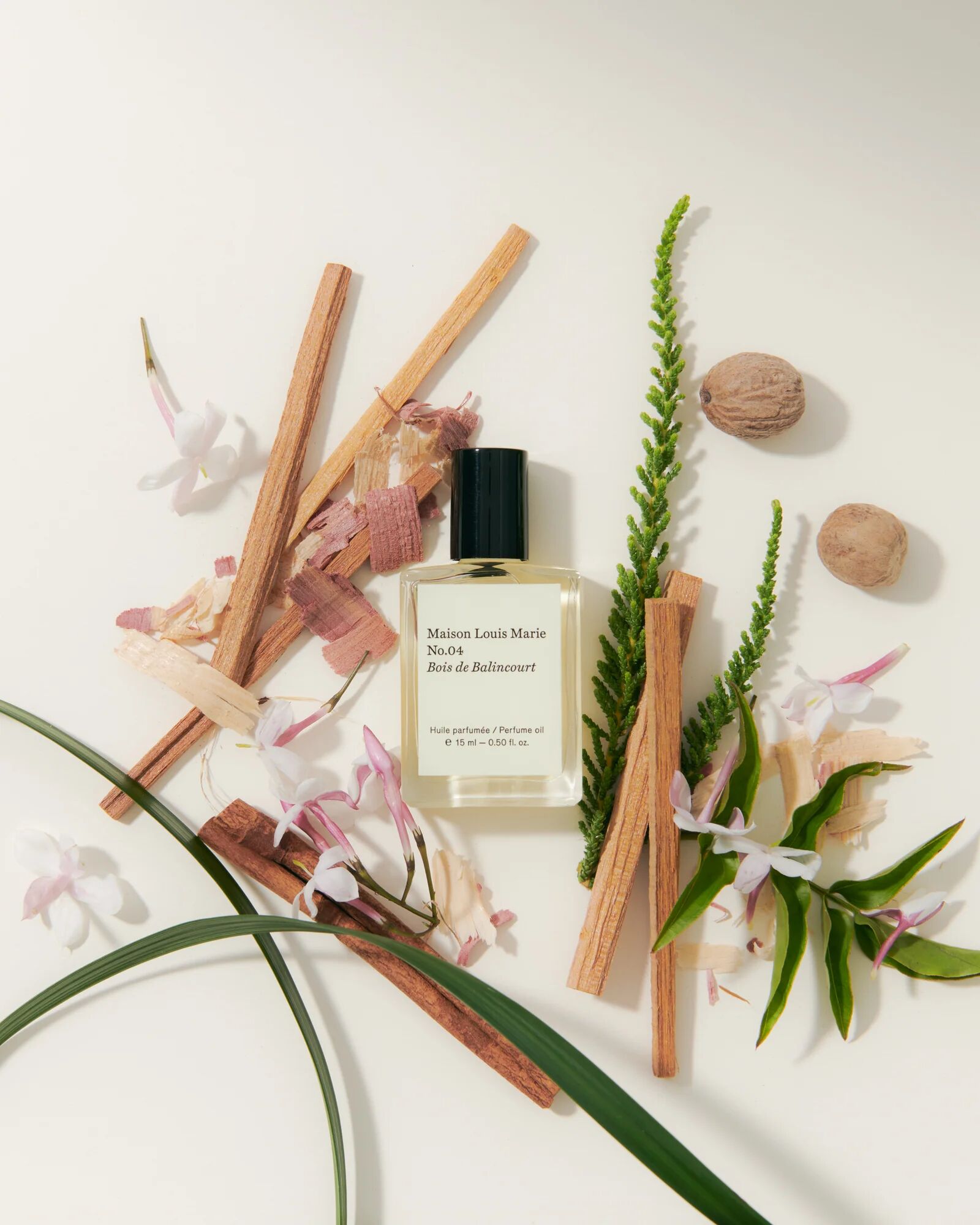 عطر ادکلن نو.۰۴ بوی دو بالینکورت میزون لوی ماری - No.04 Bois de Balincourt Maison Louis Marie - بررسی، قیمت و خرید